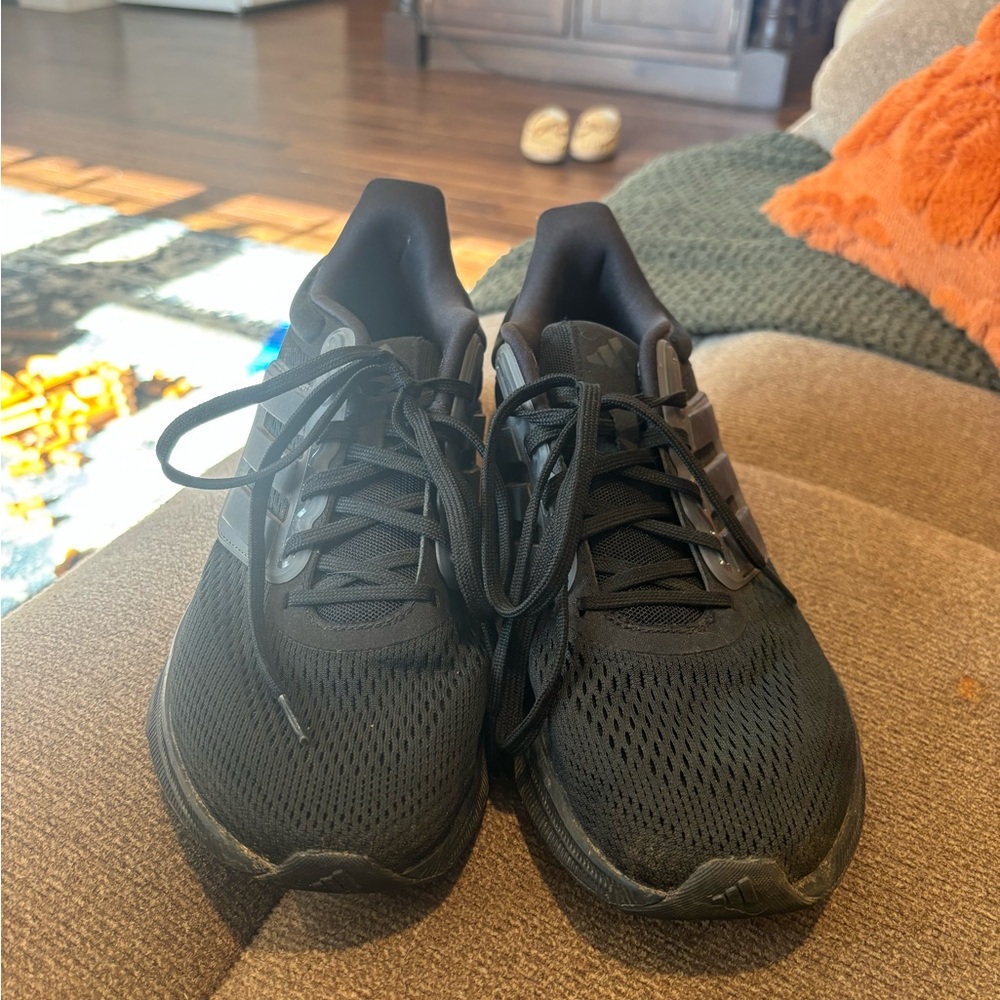 Woman’s Adidas Bounces